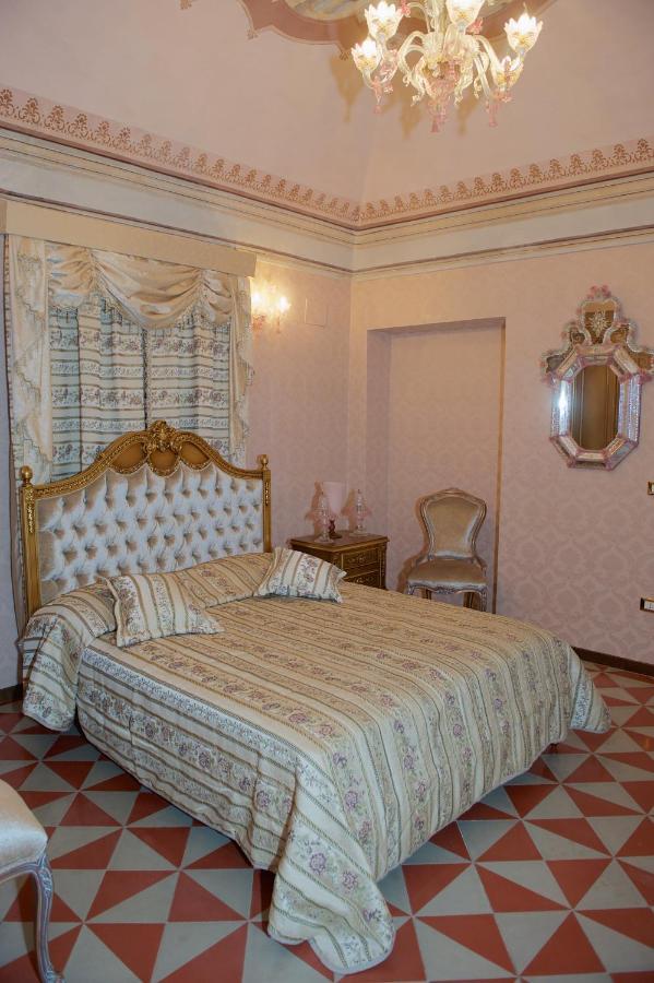 Palazzo Tilli Casoli  ภายนอก รูปภาพ