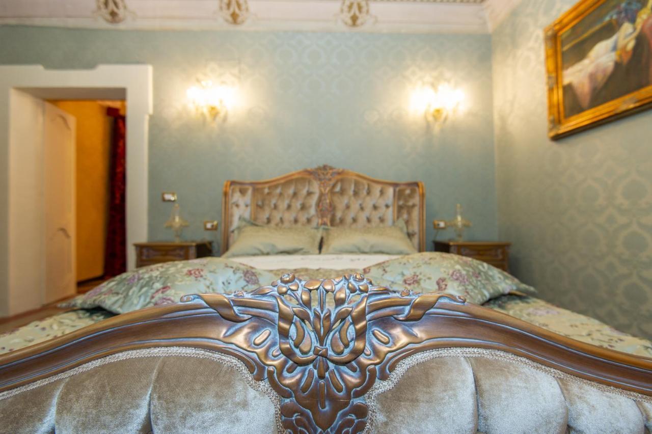 Palazzo Tilli Casoli  ภายนอก รูปภาพ