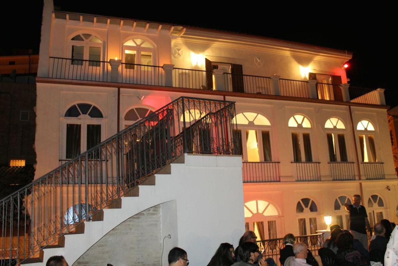 Palazzo Tilli Casoli  ภายนอก รูปภาพ
